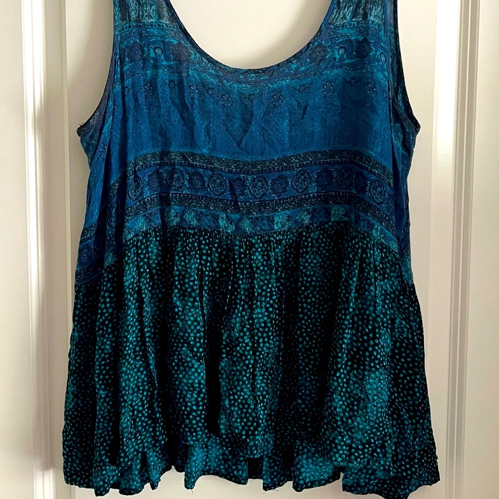 Super cute blue and green flowy tank top!